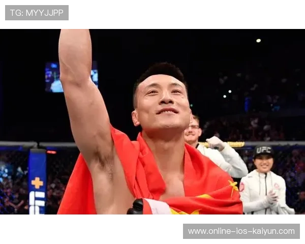 UFC裁判被卷入混战,场面一度失控 UFC裁判被卷入混战,场面一度失控